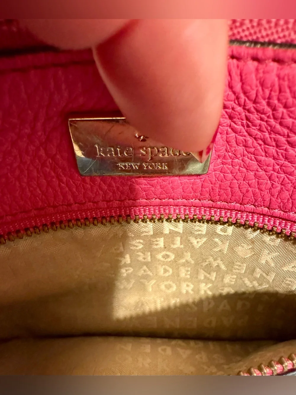 Kate Spade New York women's pink leather Wristlet, Excellent condition. Smoke-fr